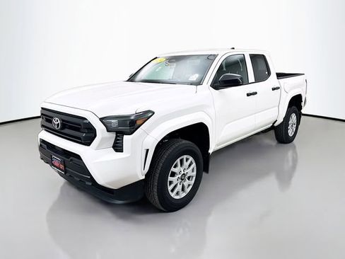 Used 2024 Toyota Tacoma SR image 4