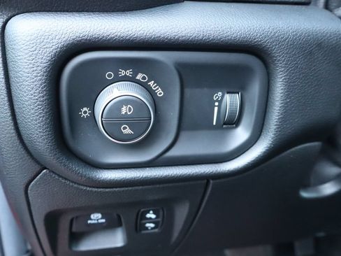 Used 2020 RAM 1500 Big Horn AWD/4WD image 18