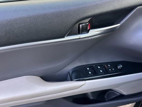 Used 2018 Toyota Camry SE image 10