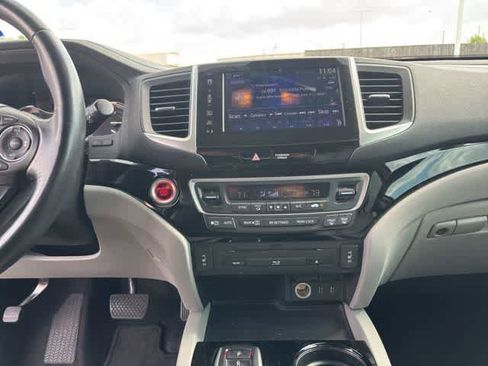 Used 2017 Honda Pilot Touring image 18