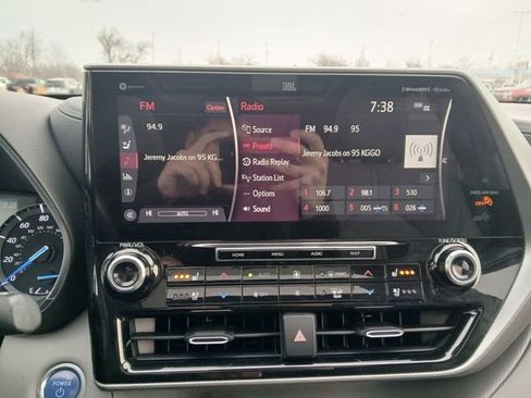 Used 2020 Toyota Highlander Platinum image 32