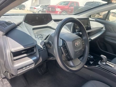 Used 2025 Toyota Prius LE FWD image 5