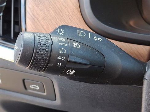 Used 2018 Volvo S90 T6 Inscription w/ Convenience Package image 24