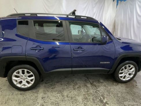 Used 2016 Jeep Renegade Latitude AWD/4WD image 9
