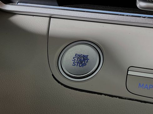 Used 2025 Hyundai Elantra Limited image 23