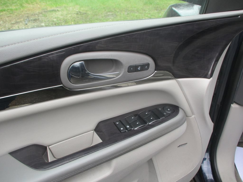 Used 2017 Buick Enclave Leather FWD image 11