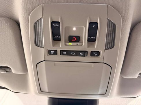 Used 2024 Toyota Highlander XLE AWD/4WD image 41