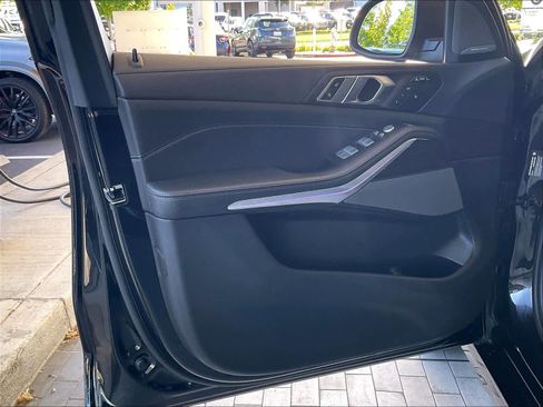 Used 2023 BMW X7 xDrive40i w/ Premium Package AWD/4WD image 25