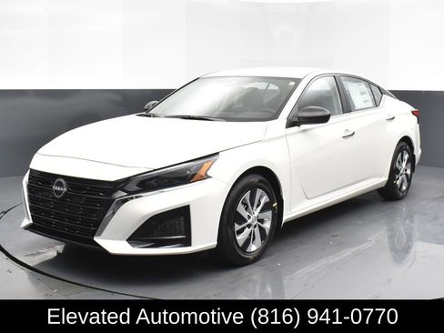 Used 2025 Nissan Altima 2.5 S image 2