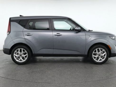 Used 2025 Kia Soul LX w/ LX Technology Package FWD image 11