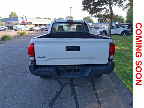 Used 2018 Toyota Tacoma SR AWD/4WD image 7