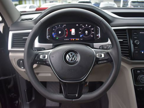 Used 2019 Volkswagen Atlas SEL Premium image 18