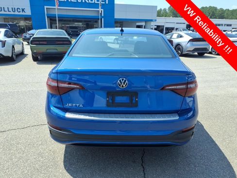 Used 2023 Volkswagen Jetta Sport FWD image 4