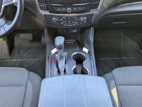 Used 2022 Chevrolet Traverse LT FWD image 19