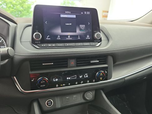 Certified 2023 Nissan Rogue SV w/ SV Premium B Package FWD image 20