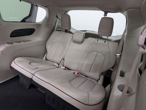 Used 2020 Chrysler Pacifica Limited image 22