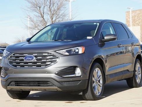 Used 2024 Ford Edge Titanium image 3