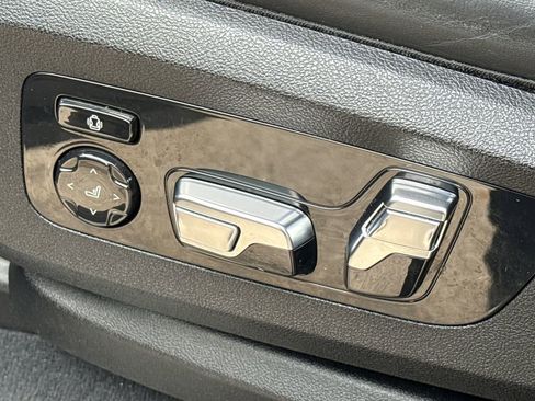 Used 2023 BMW X7 xDrive40i w/ Premium Package image 22