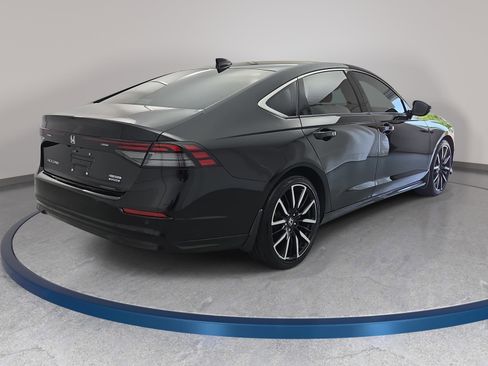 Used 2024 Honda Accord Touring image 5