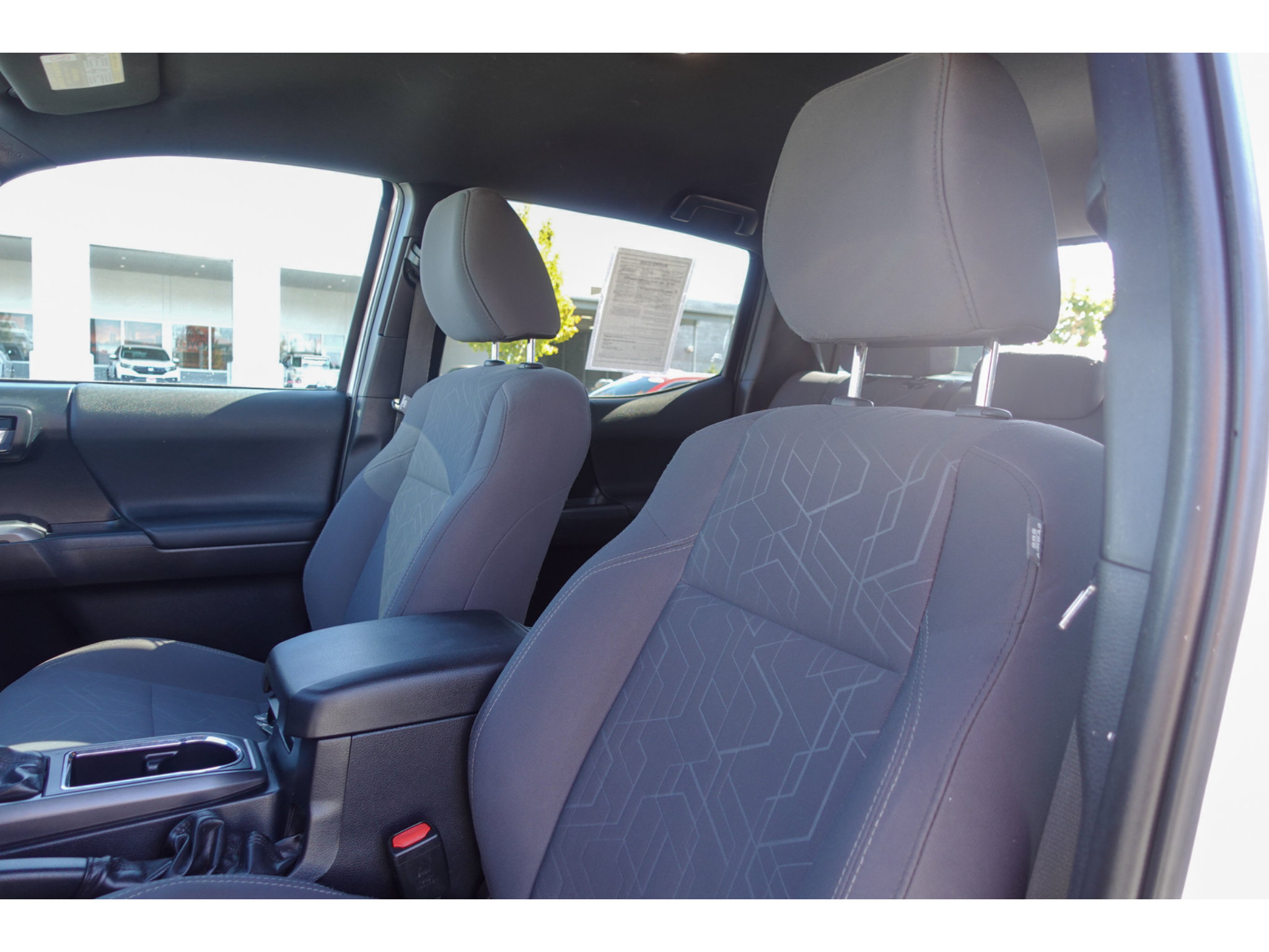 Used 2018 Toyota Tacoma TRD Off-Road w/ Technology Package AWD/4WD image 10