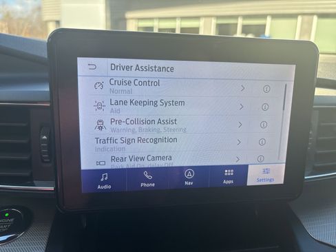 Used 2020 Ford Explorer XLT w/ Equipment Group 202A image 19