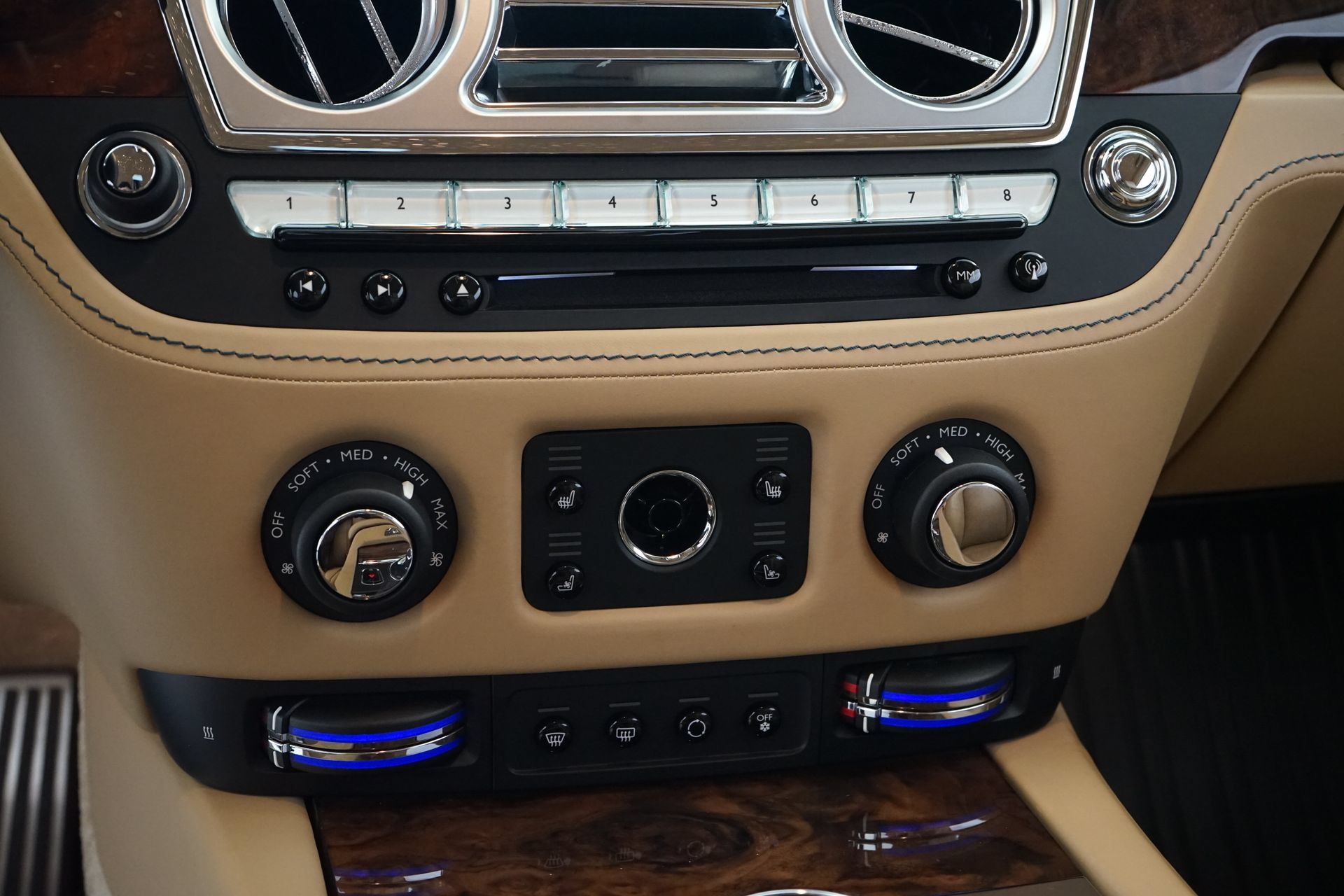 Used 2019 Rolls-Royce Wraith RWD image 18