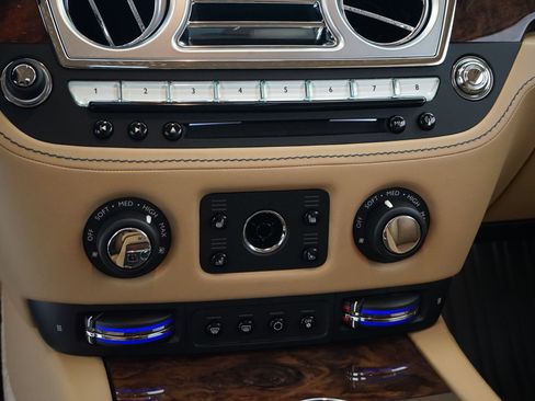 Used 2019 Rolls-Royce Wraith RWD image 18