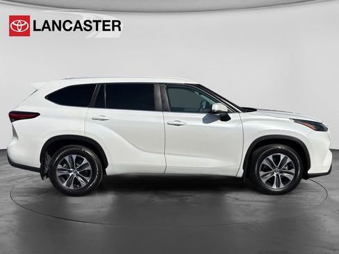 Used 2023 Toyota Highlander XLE AWD/4WD image 8