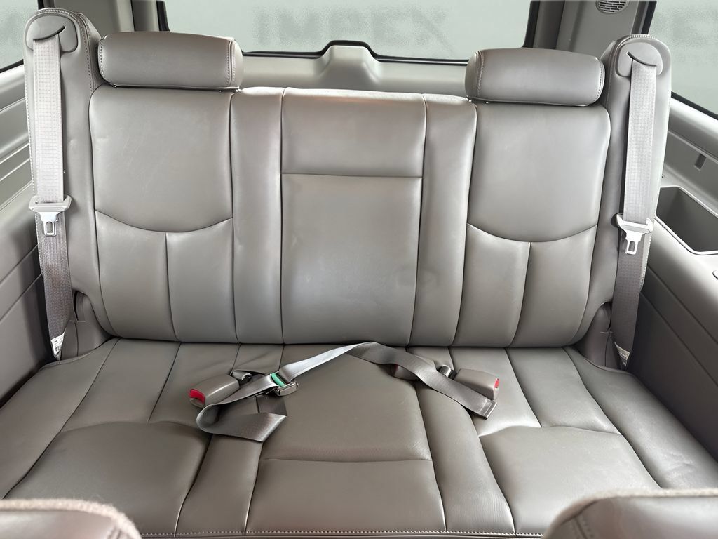 Used 2005 GMC Yukon XL SLT w/ SLT Preferred Equipment Group RWD image 13
