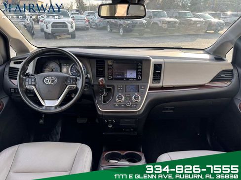 Used 2020 Toyota Sienna Limited Premium w/ Carpet Mat Package image 28