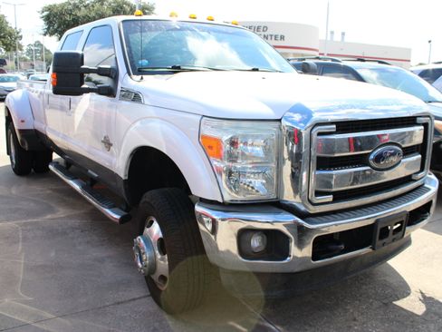 Used 2015 Ford F350 Lariat w/ Lariat Interior Package AWD/4WD image 2