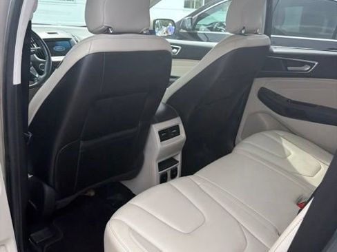 Used 2017 Ford Edge Titanium w/ Technology Package FWD image 11