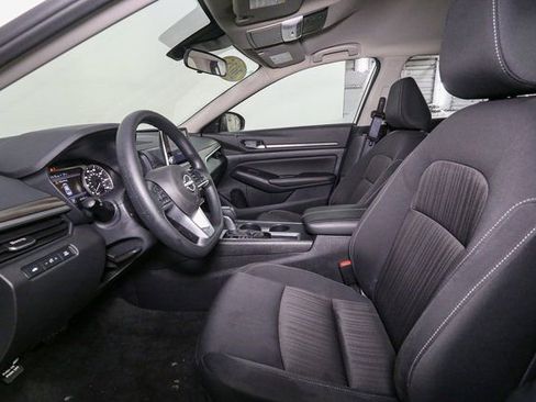 Used 2025 Nissan Altima 2.5 SV image 33