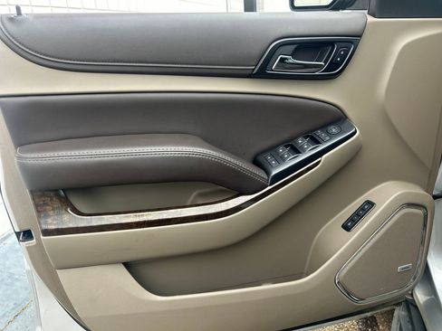 Used 2017 Chevrolet Suburban LT w/ Luxury Package image 6