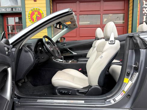 Used 2015 Lexus IS 250C image 16
