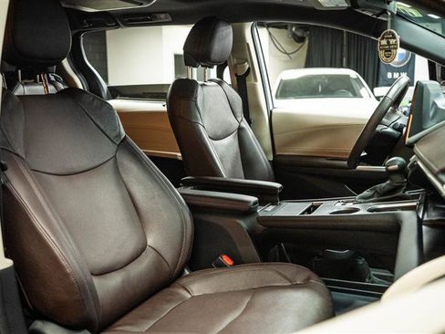 Used 2023 Toyota Sienna Platinum image 15