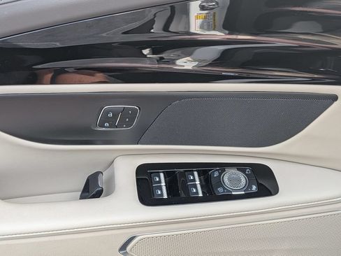 Used 2025 Lincoln Nautilus Premier AWD/4WD image 11