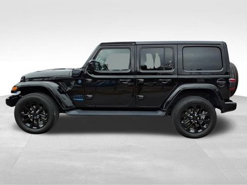 Used 2021 Jeep Wrangler Unlimited Sahara image 4