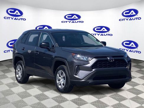 Used 2022 Toyota RAV4 LE FWD image 1