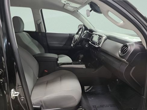 Used 2021 Toyota Tacoma SR5 AWD/4WD image 13