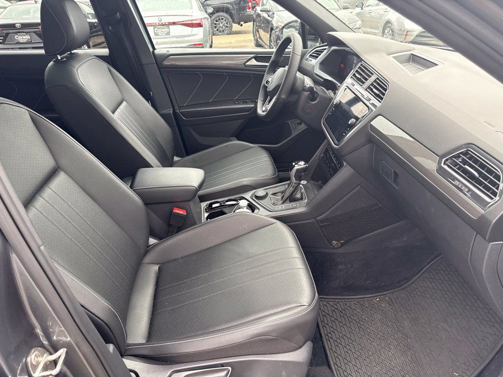 Used 2022 Volkswagen Tiguan SE R-Line AWD/4WD image 15