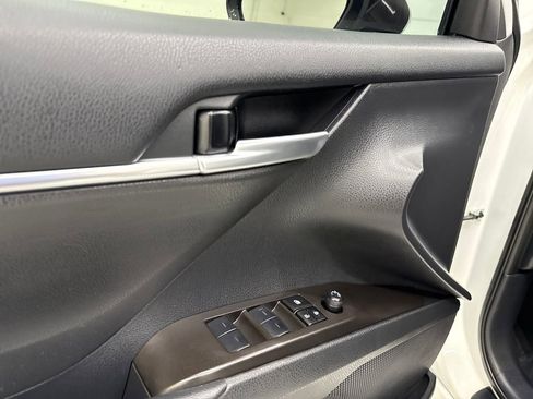 Used 2024 Toyota Camry SE FWD image 11