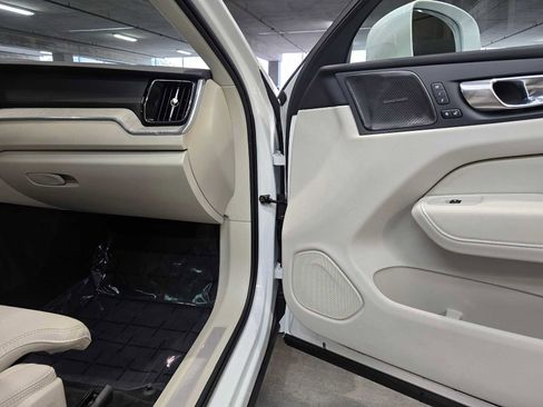 Used 2023 Volvo XC60 T8 Ultimate w/ Climate Package image 29