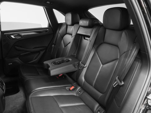 Certified 2022 Porsche Macan AWD/4WD image 38