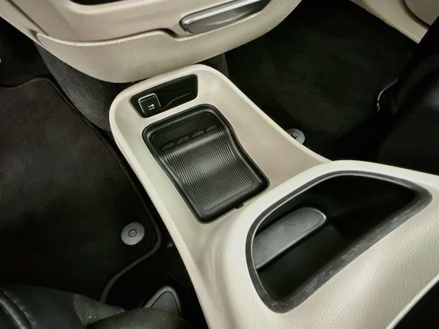 Used 2024 Chrysler Pacifica Touring-L FWD image 36