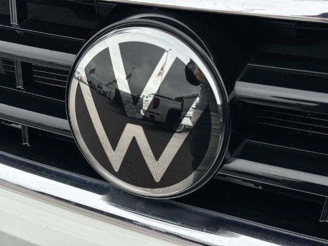 Used 2022 Volkswagen Tiguan SE R-Line AWD/4WD image 31