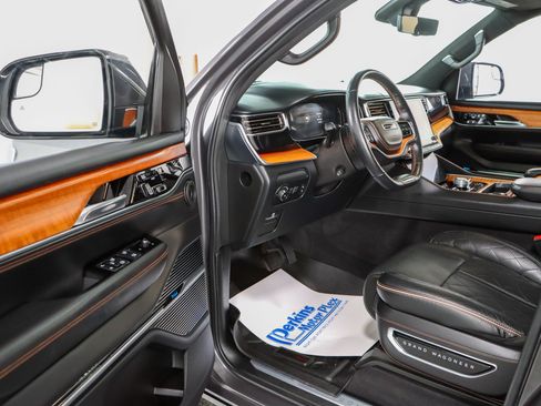 Used 2022 Jeep Grand Wagoneer Series III AWD/4WD image 3