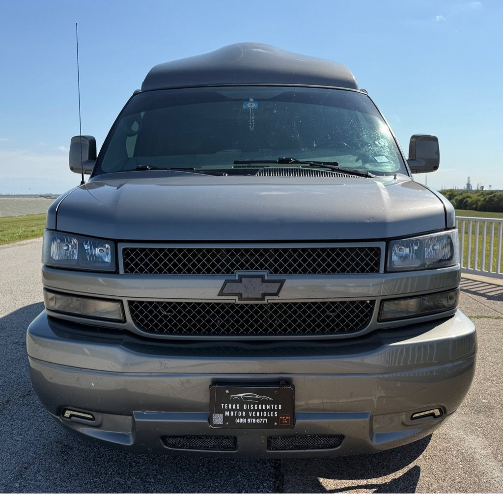 Used 2013 Chevrolet Express 2500 Extended RWD image 2