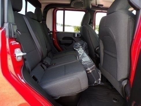 New 2025 Jeep Gladiator Sport image 9