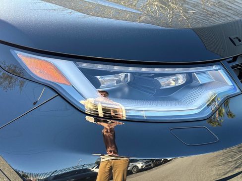 New 2025 Land Rover Discovery Dynamic SE image 8